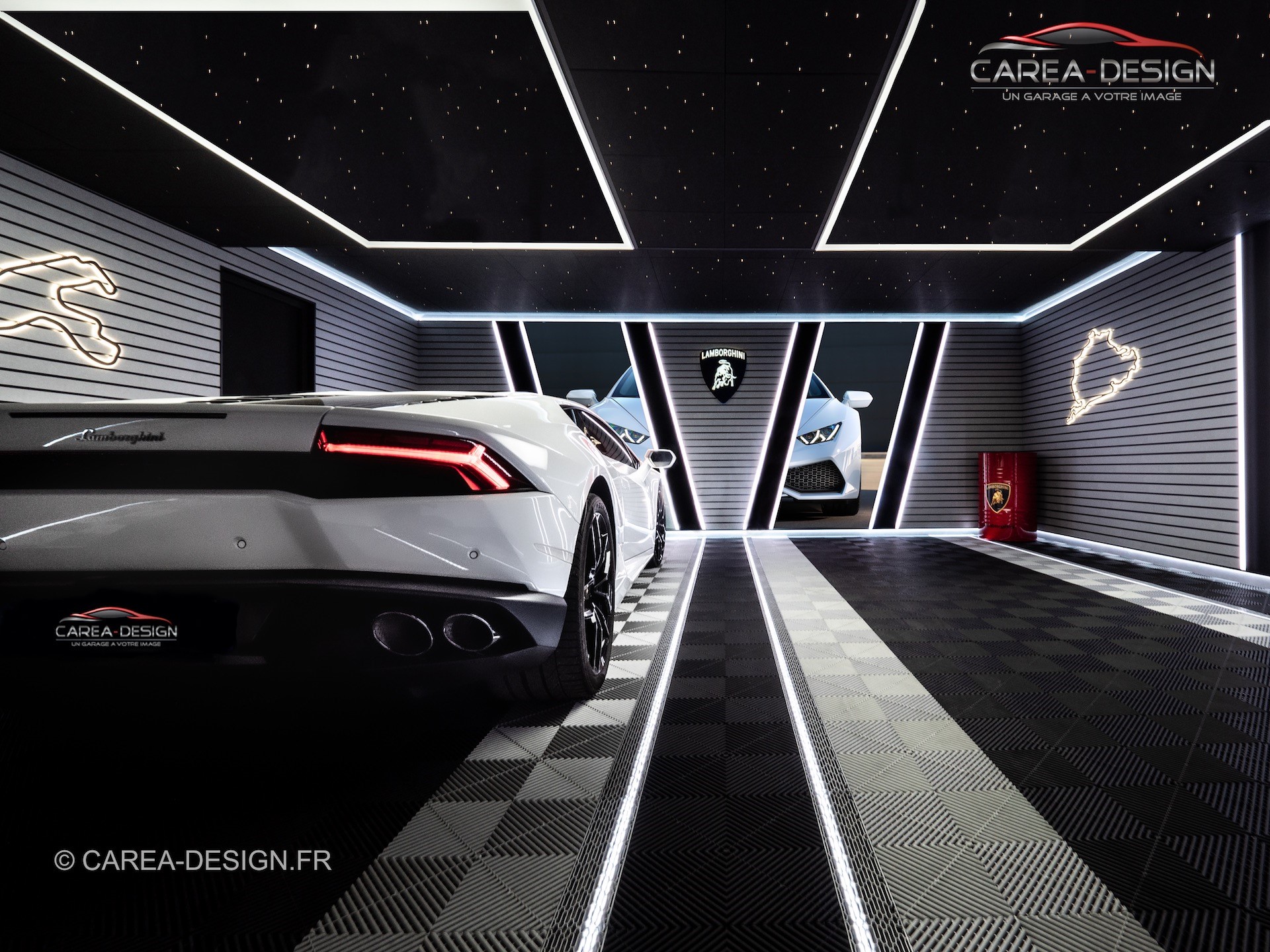 Voiture blanche dans un garage contemporain
