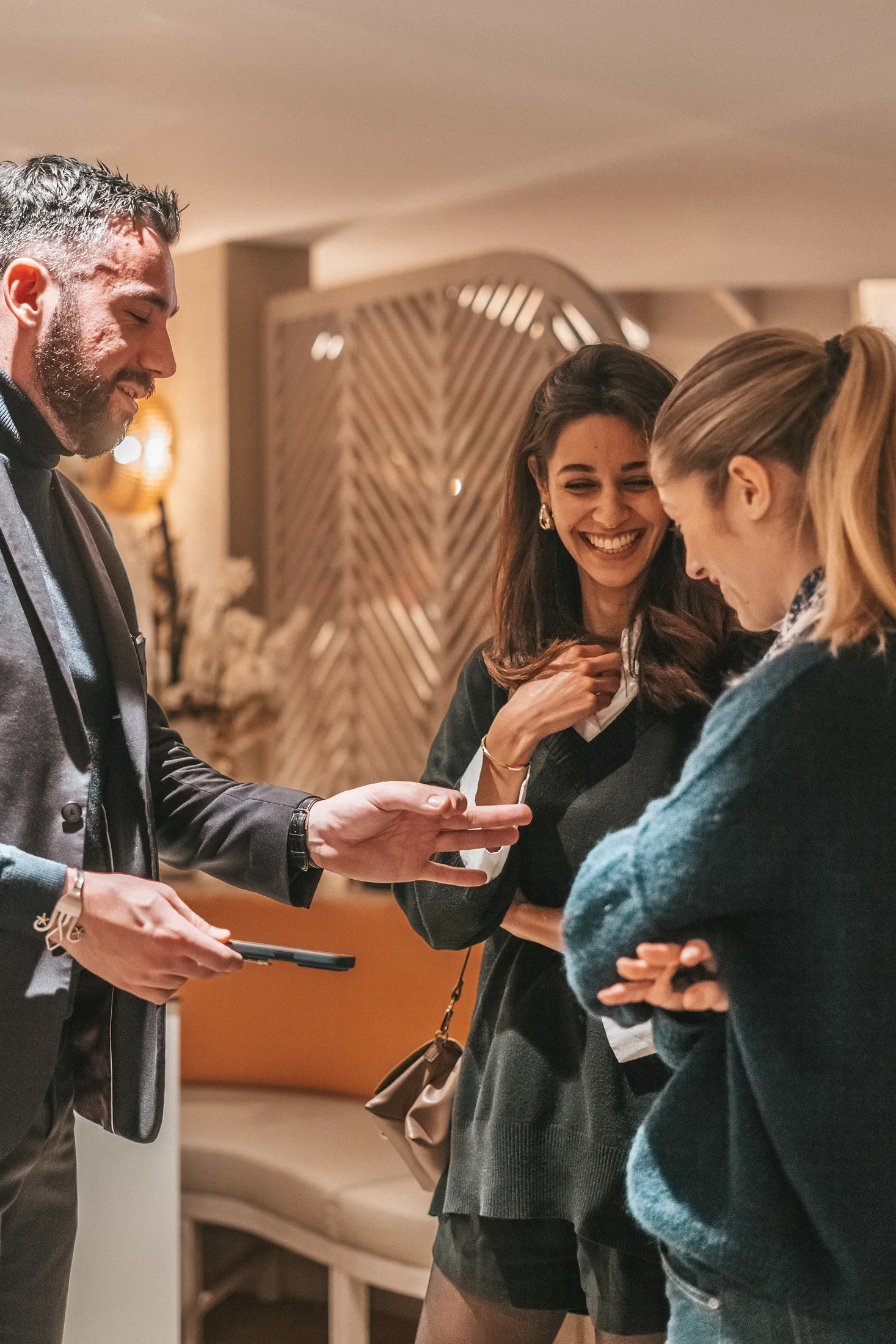 Invités échangeant au Novotel Montpellier