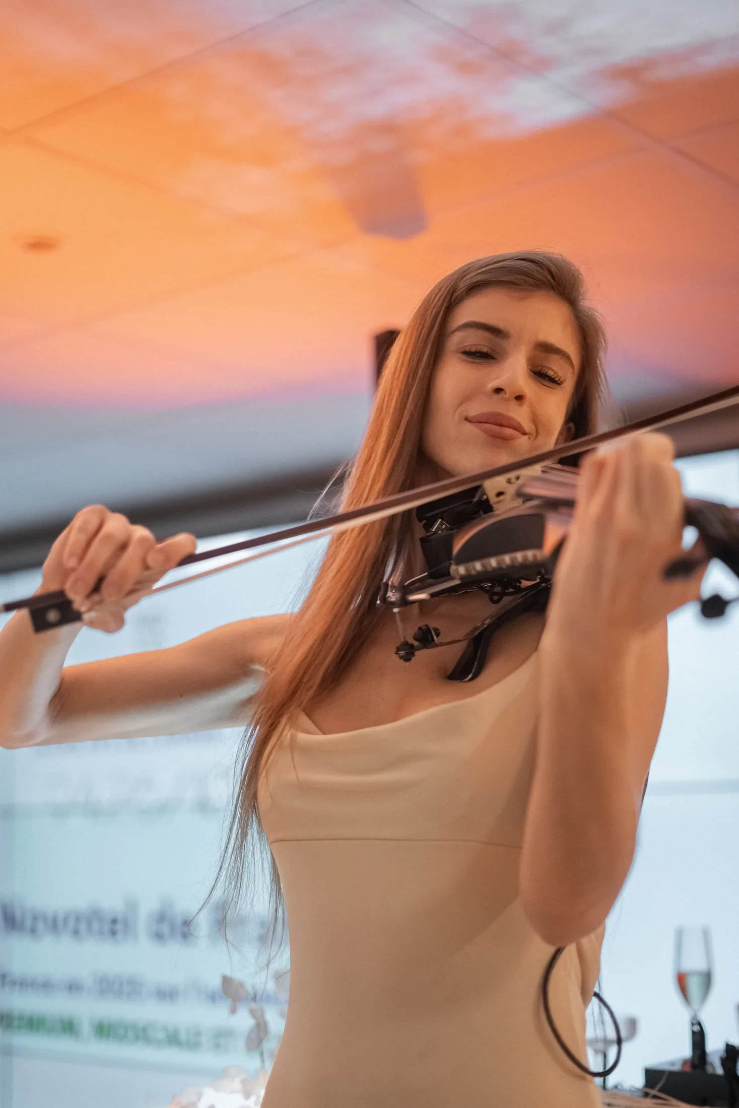 Violoniste pendant la soirée d’inauguration