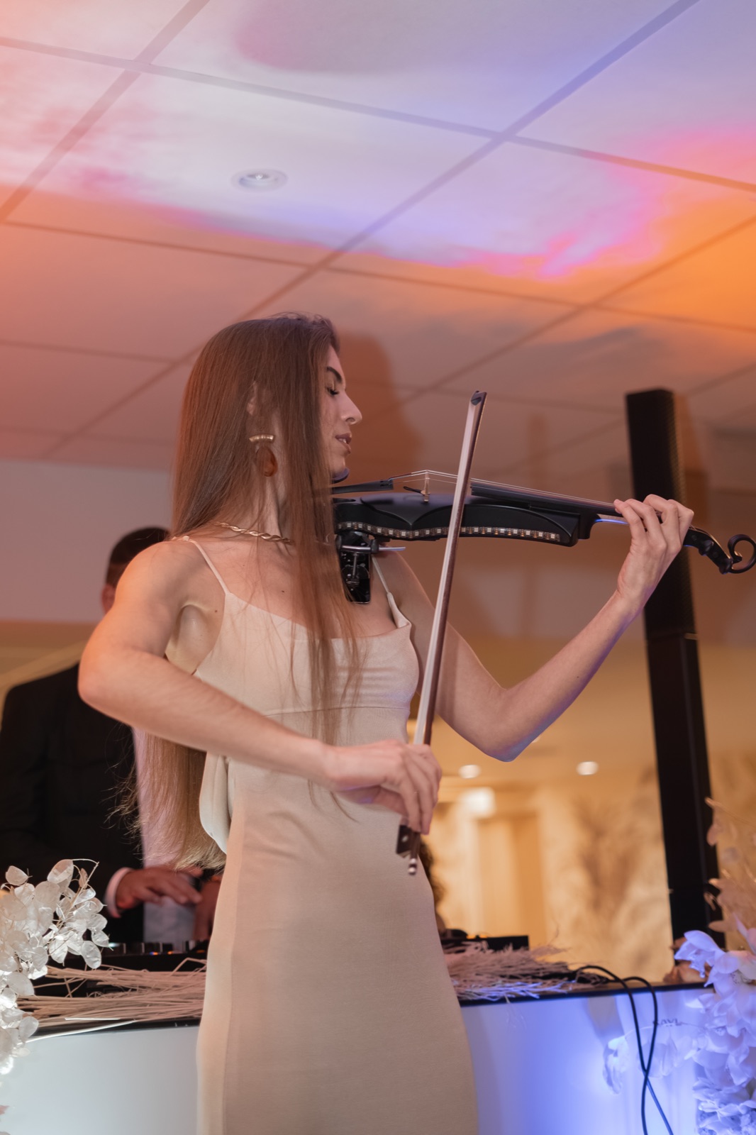 Violoniste pendant la soirée d’inauguration