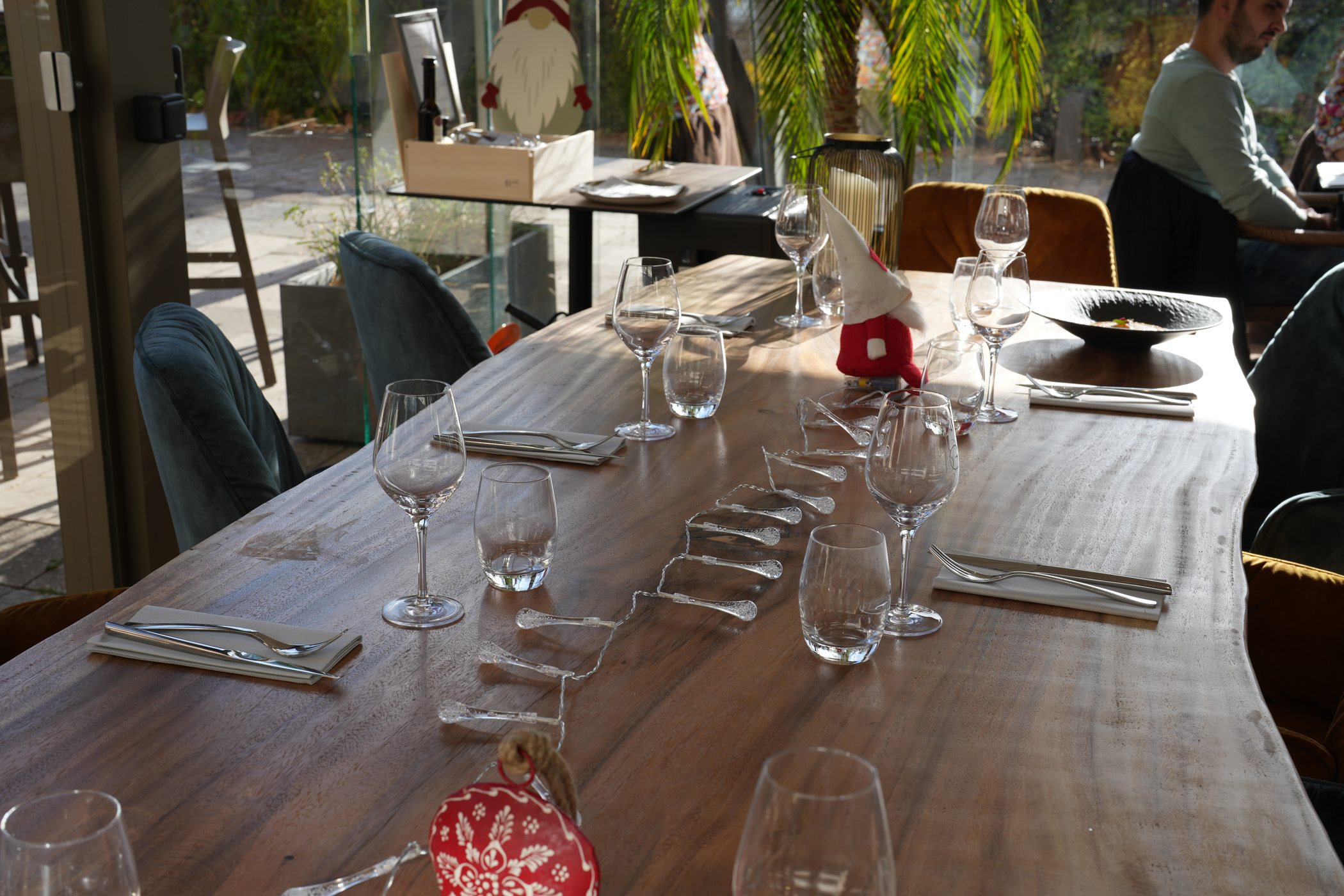 Salle et table photographiées pour BG Restaurant
