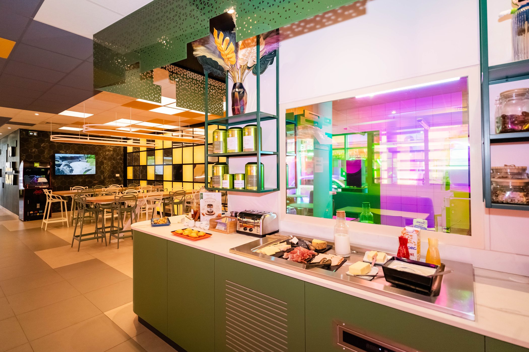 Univers intérieur de l’Ibis Styles Béziers