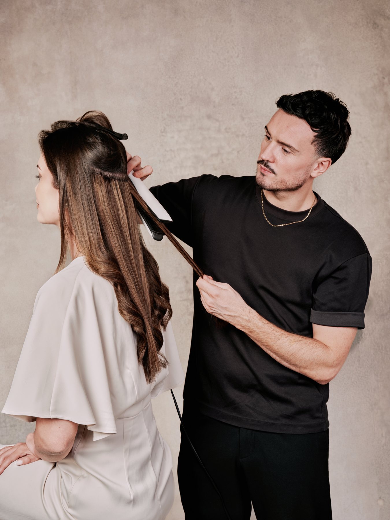 Geste de coiffure photographié pour Extensions by Valentin