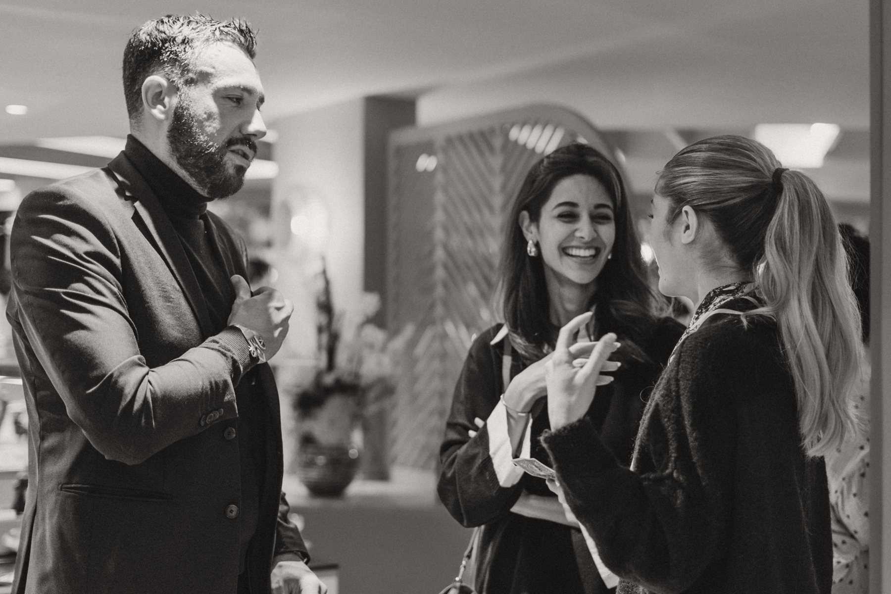 Rencontre entre invités au Novotel Montpellier